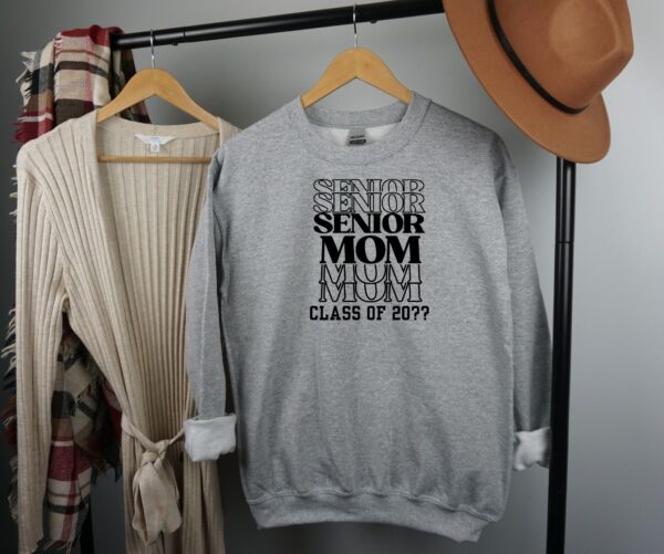 Senior Mom Sweatshirt – Personalized Graduation Design - Image 3