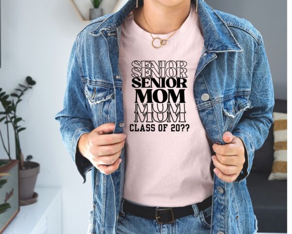 Proud Senior Mom T-Shirt – Custom Graduation Year with 3 Seniors & 3 Moms Design - Image 4